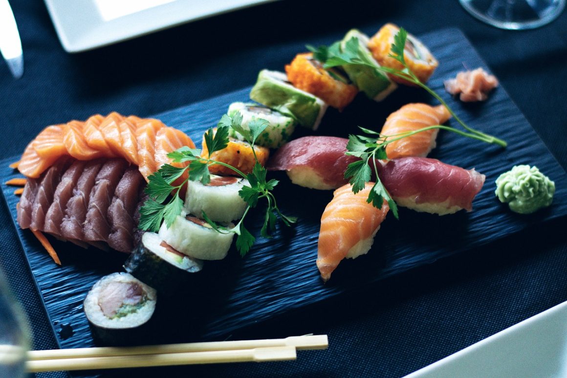 sushi salmon japanese 2455981