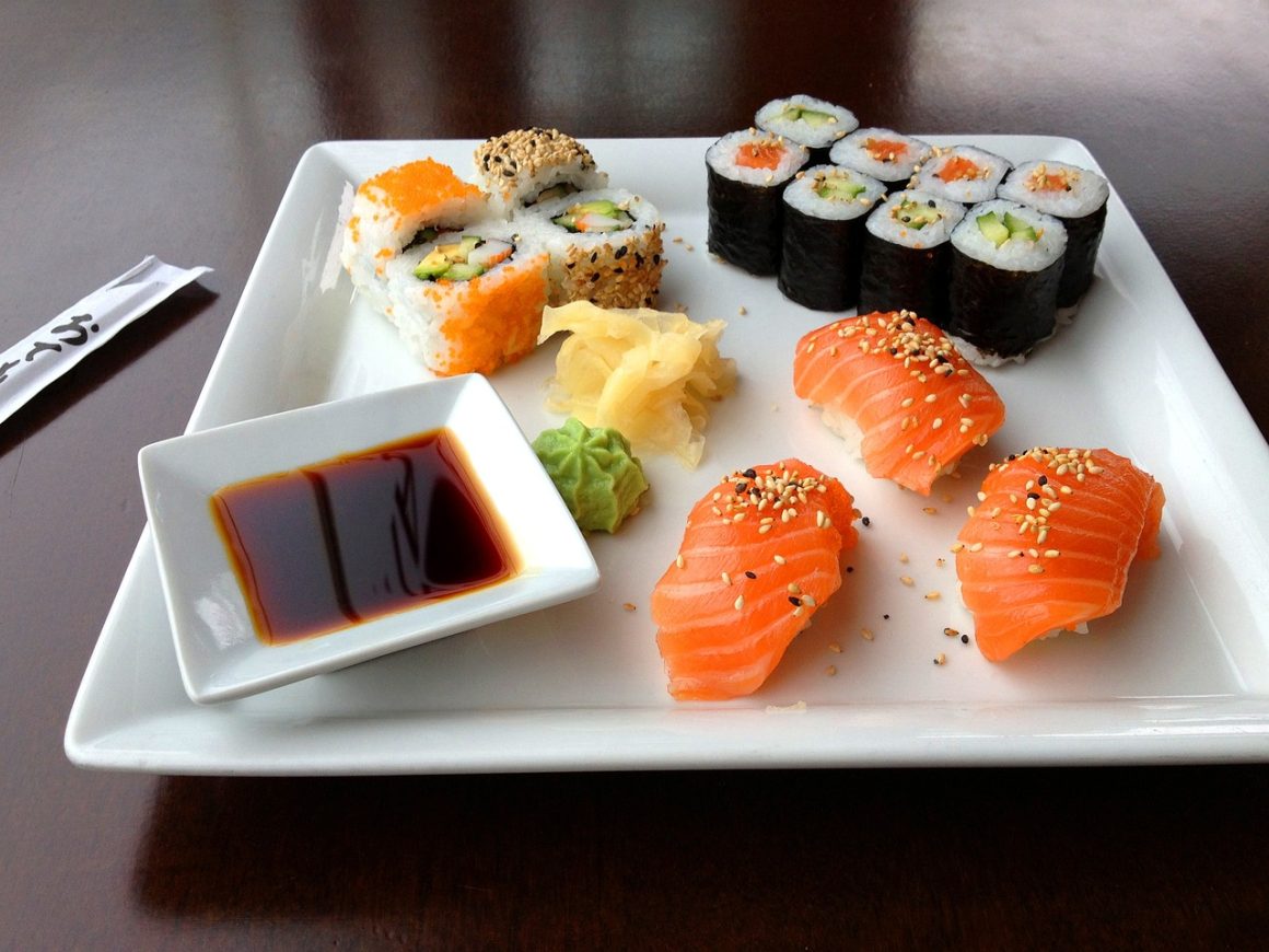 sushi sashimi meal restaurant 599721