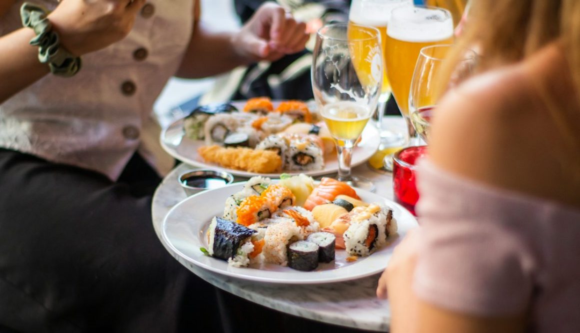 Photo Sushi a kuchnia dietetyczna: jak dostosować to danie do różnych diet?