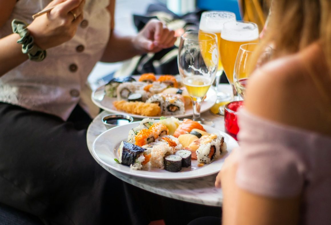 Photo Sushi a kuchnia dietetyczna: jak dostosować to danie do różnych diet?