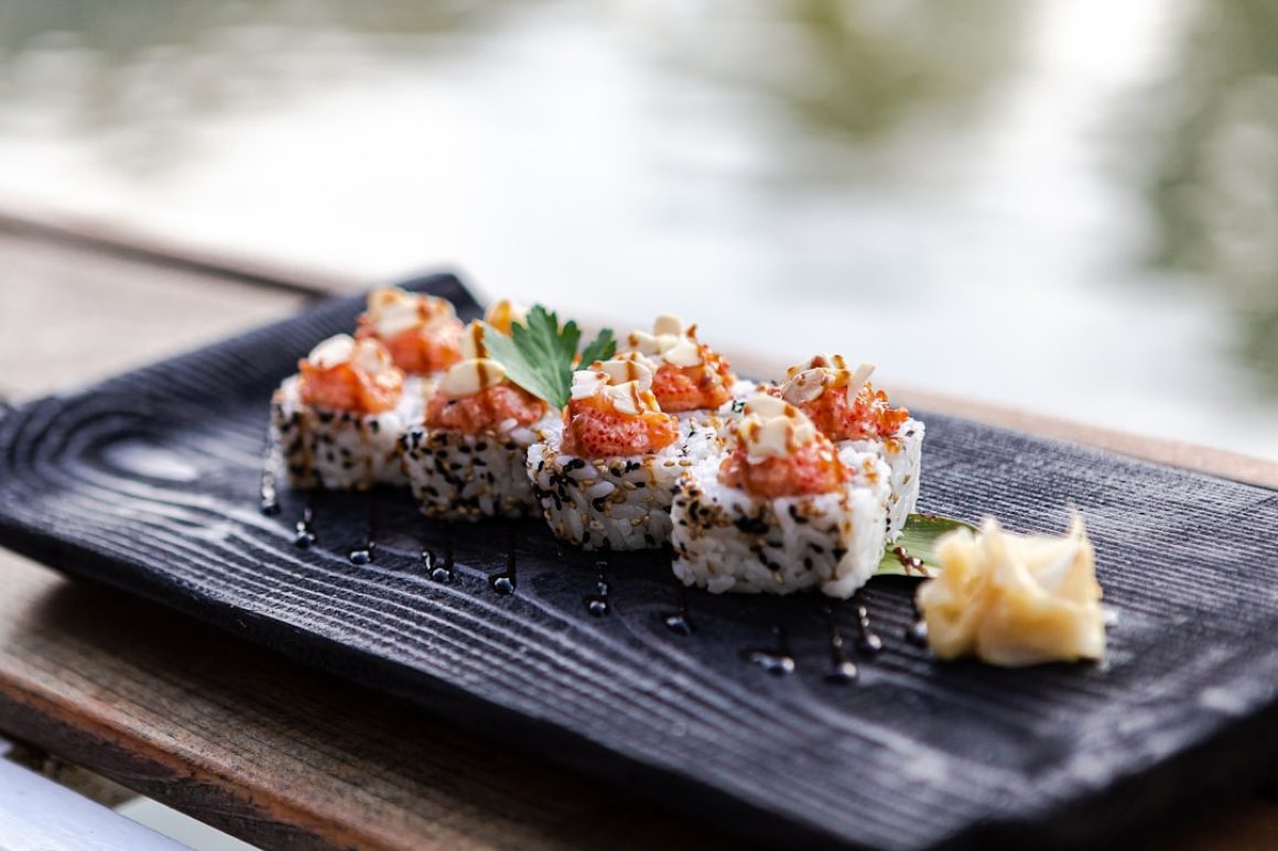 Photo Sushi jako symbol japońskiej kultury: co o nim mówi japońska tradycja i historia?