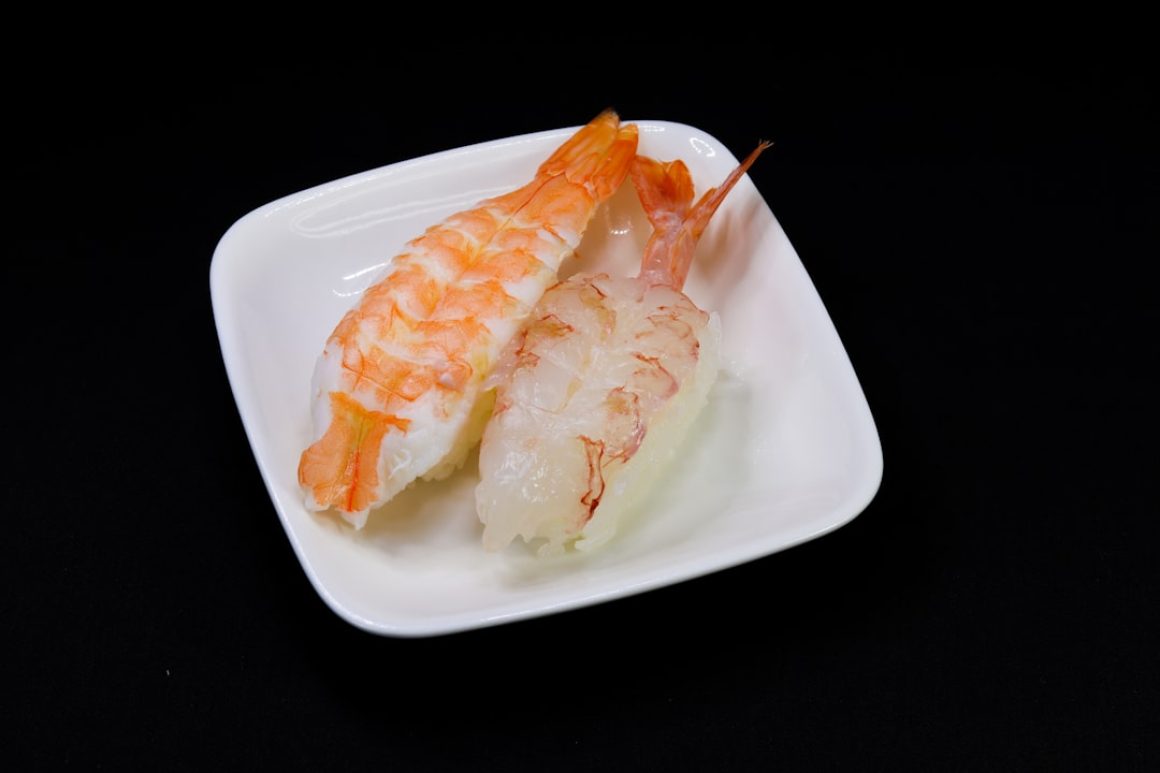 Photo Sushi w kuchni fusion: jak łączyć tradycyjne japońskie smaki z innymi kuchniami świata?