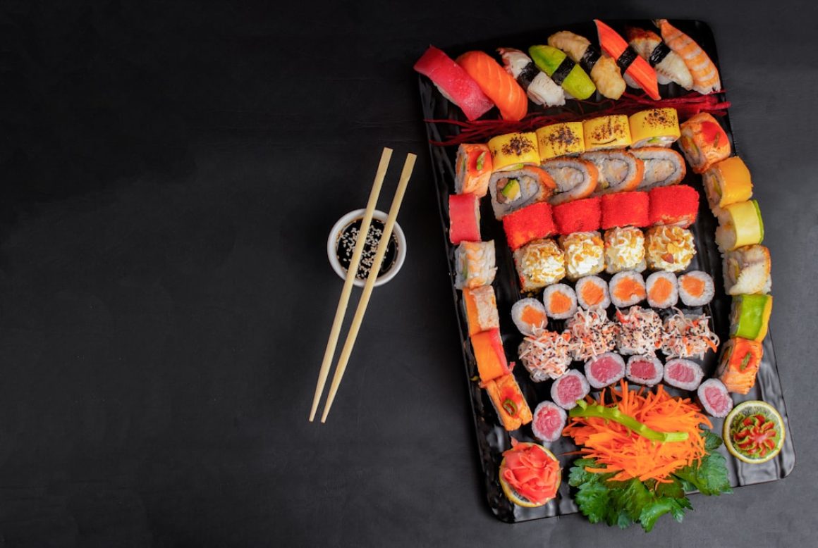 Photo Sushi na święta: propozycje menu na Boże Narodzenie, Wielkanoc i inne okazje