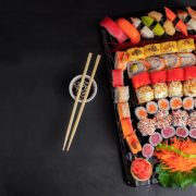Photo Sushi na święta: propozycje menu na Boże Narodzenie, Wielkanoc i inne okazje