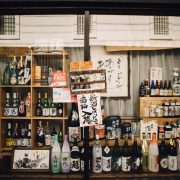 Photo Kultura picia sake w towarzystwie sushi: najważniejsze zasady i tradycje