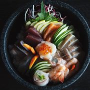 Photo Zdrowotne korzyści spożywania sushi: bogactwo składników odżywczych i niski poziom tłuszczu